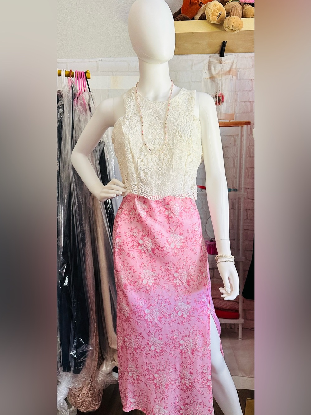 Lulu's White Lace Crochet Crop Top - Picture 4 of 8
